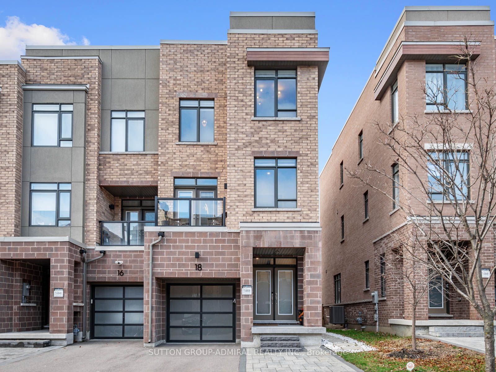 18 Glenngarry Crescent, Vaughan, ON, L6A 4Z4