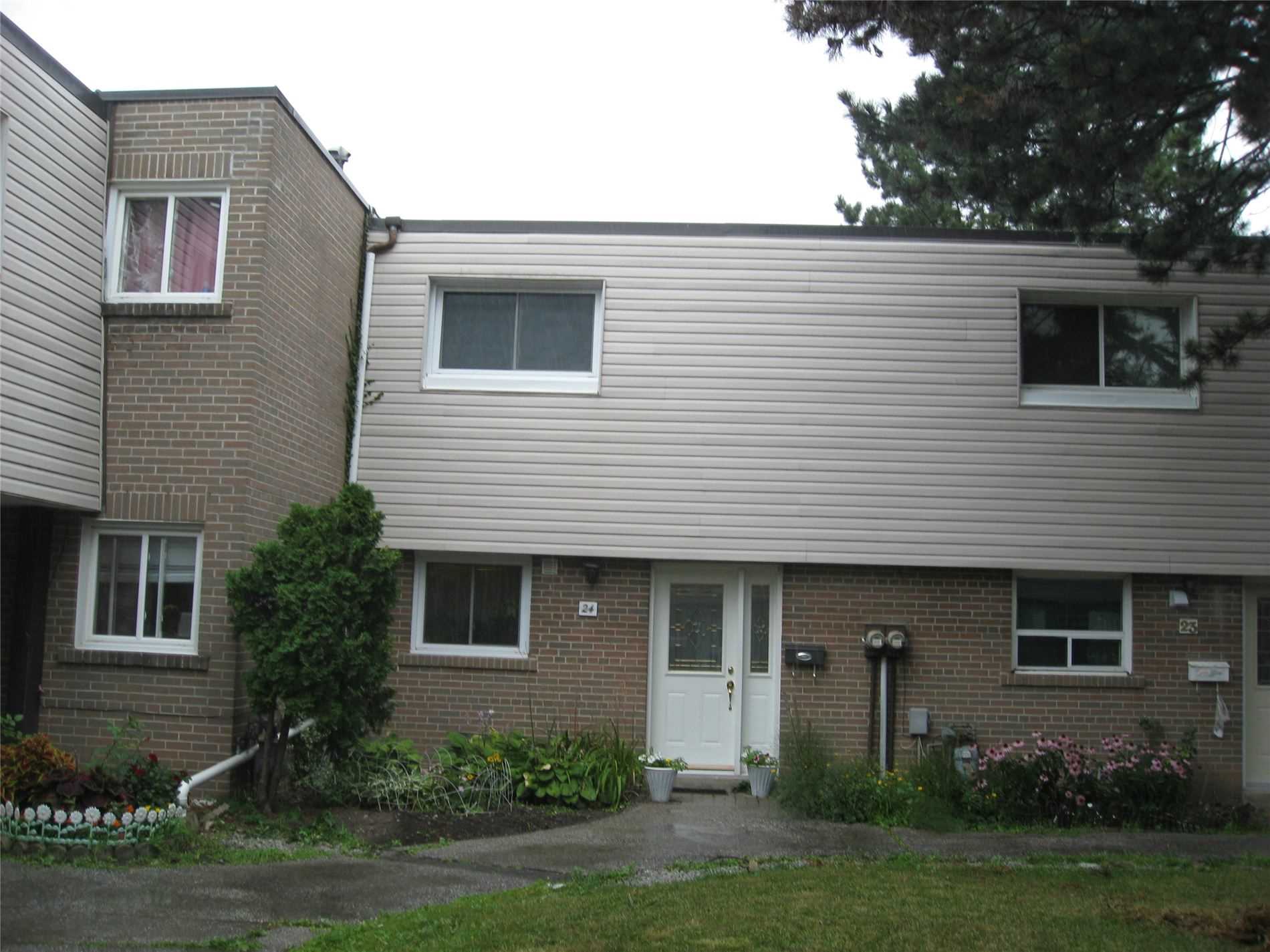 24-435 Silverstone Dr  