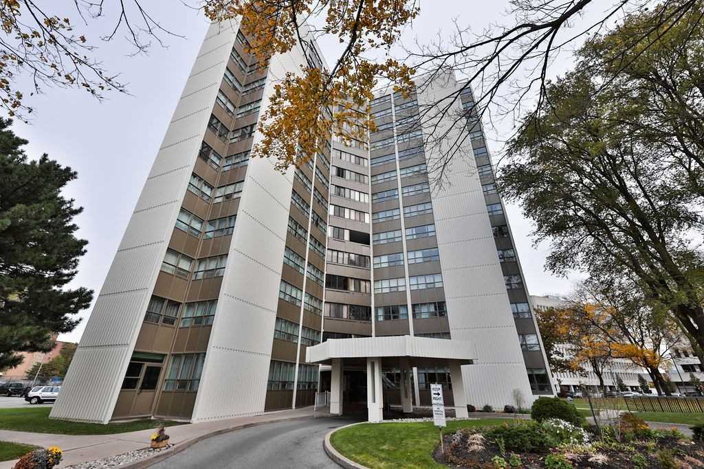 1006-2323 Confederation Pkwy  