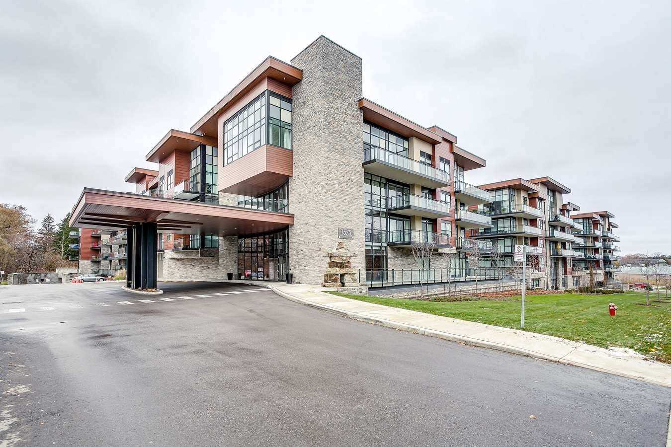 317-1575 W Lakeshore Rd  