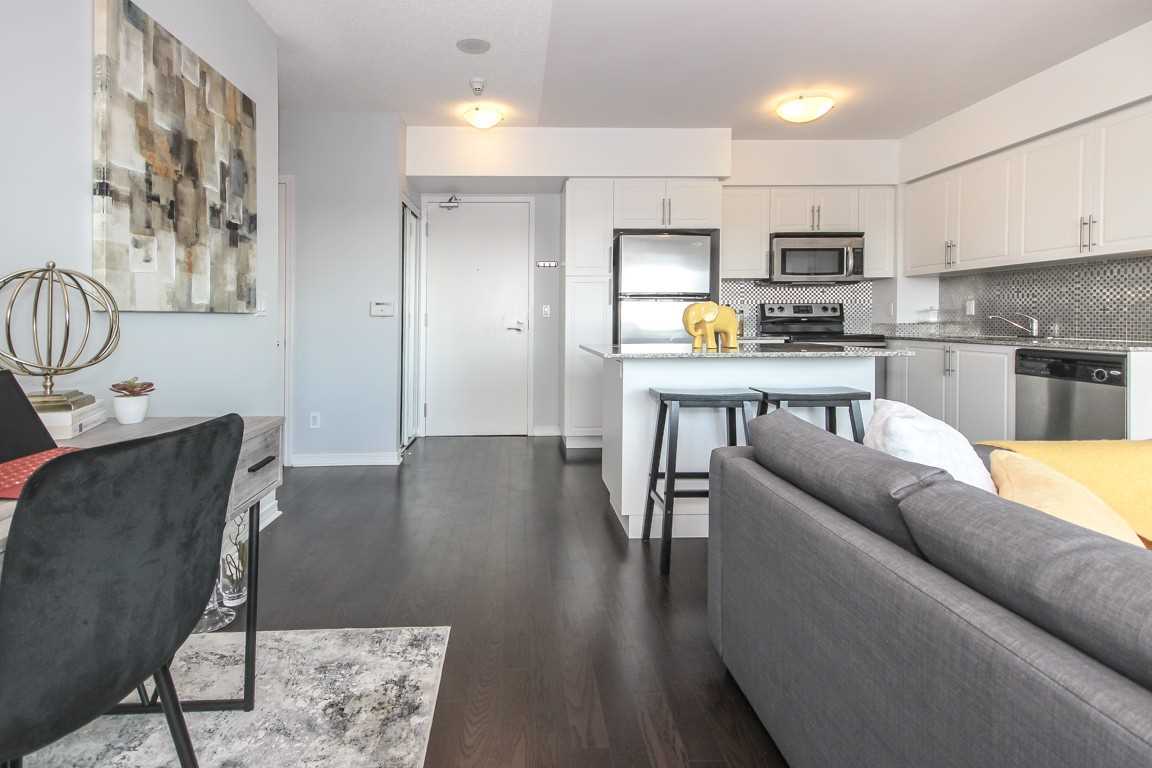 403-2240 W Lake Shr Blvd  