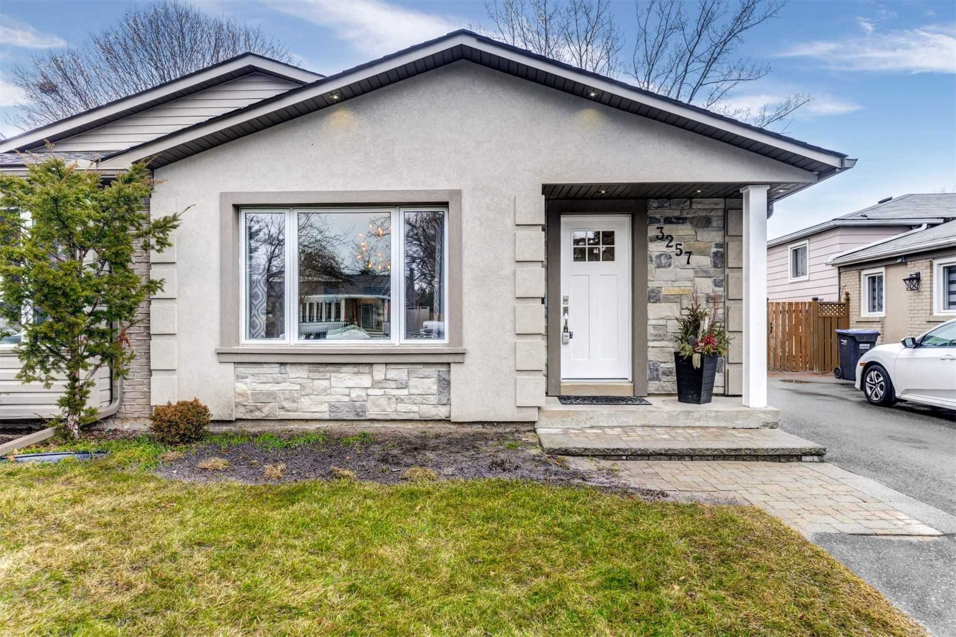 3257 Kings Masting Cres  