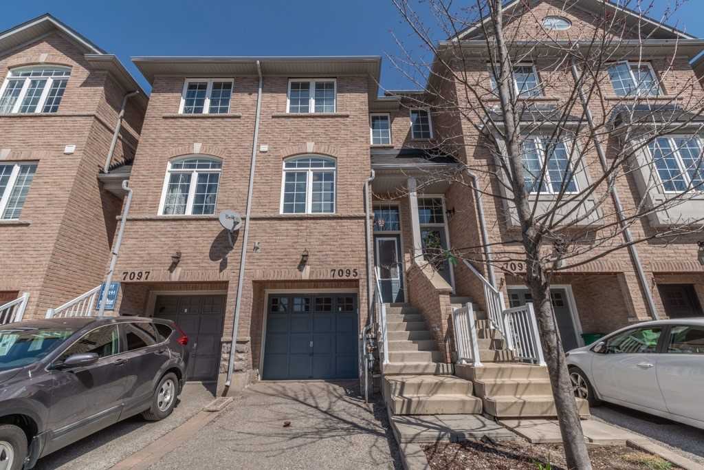 7095 Fairmeadow Cres  