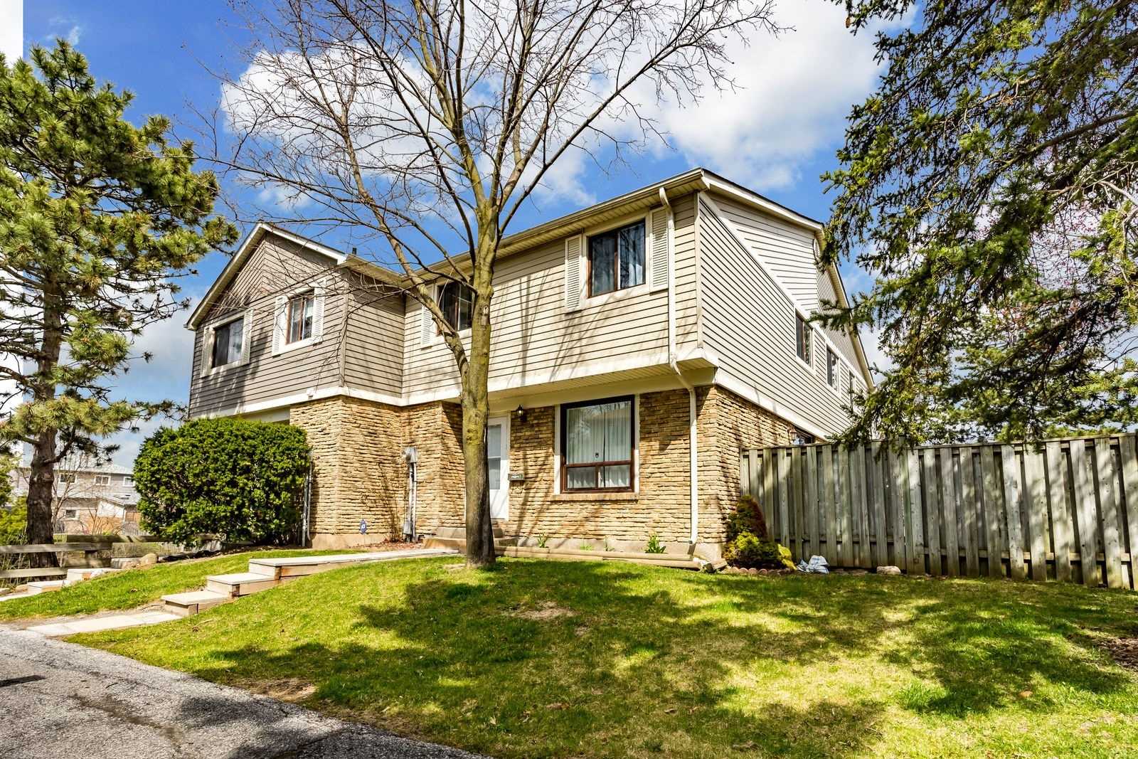 3-98 Falconer Dr  