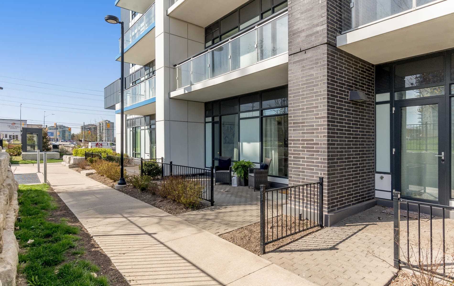 Th114-2560 W Eglinton Ave  