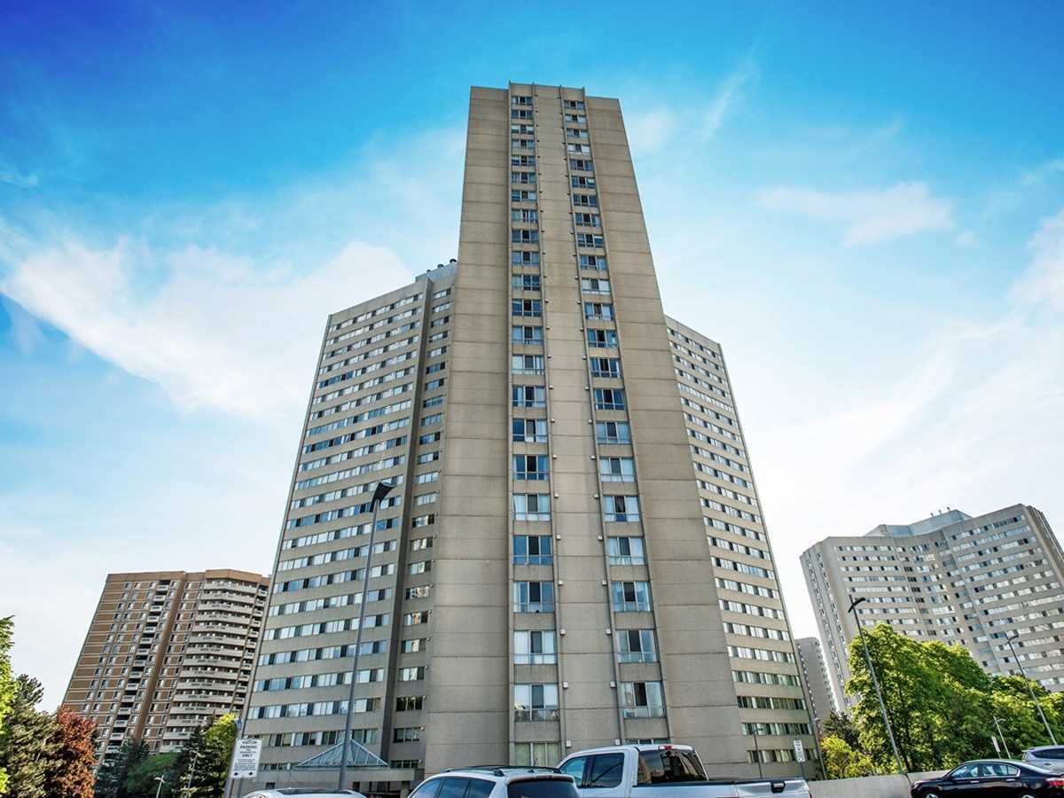 802 - 3700 Kaneff Cres  