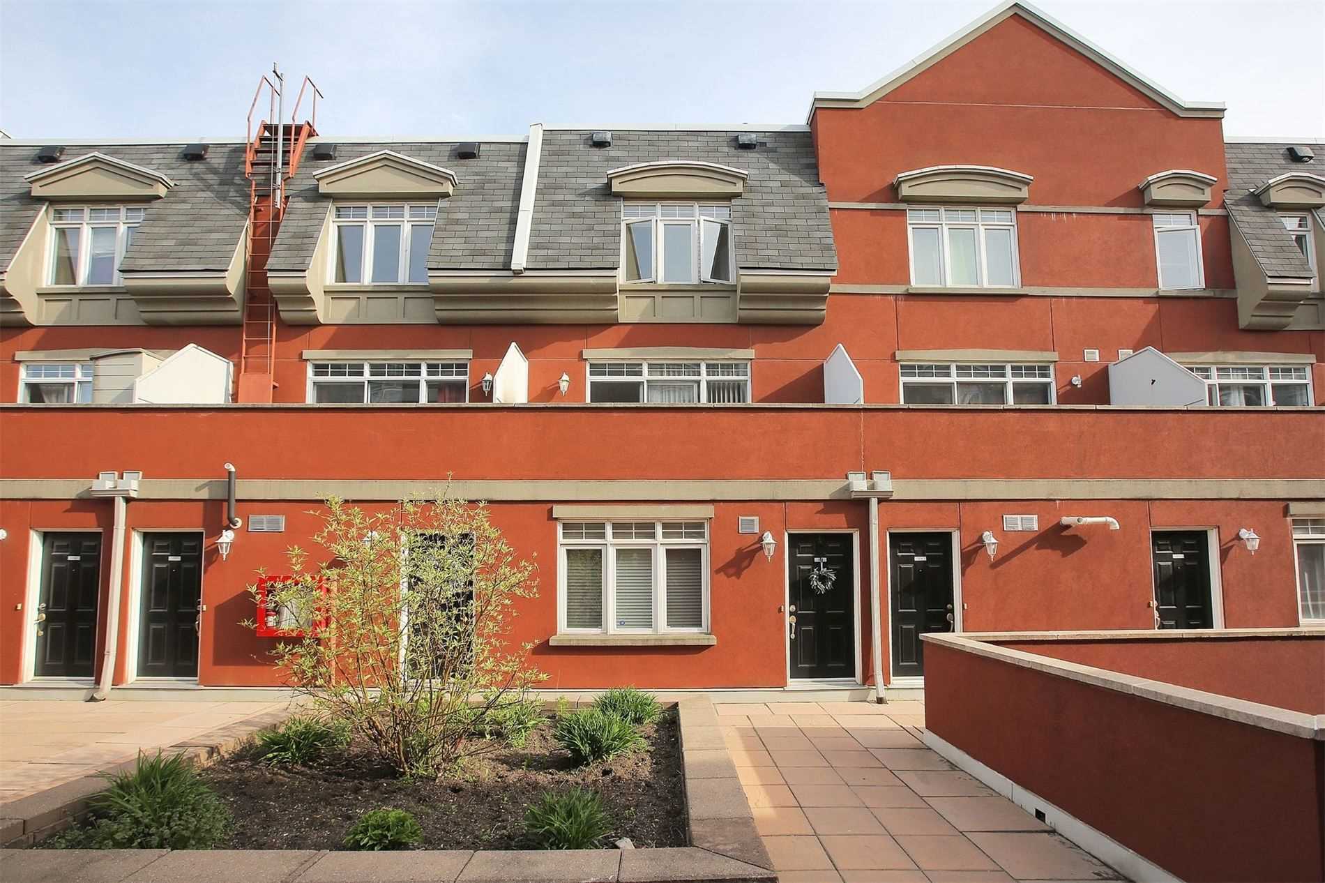 205-3400 W Lake Shore Blvd  