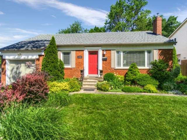 2255 Harcourt Cres  