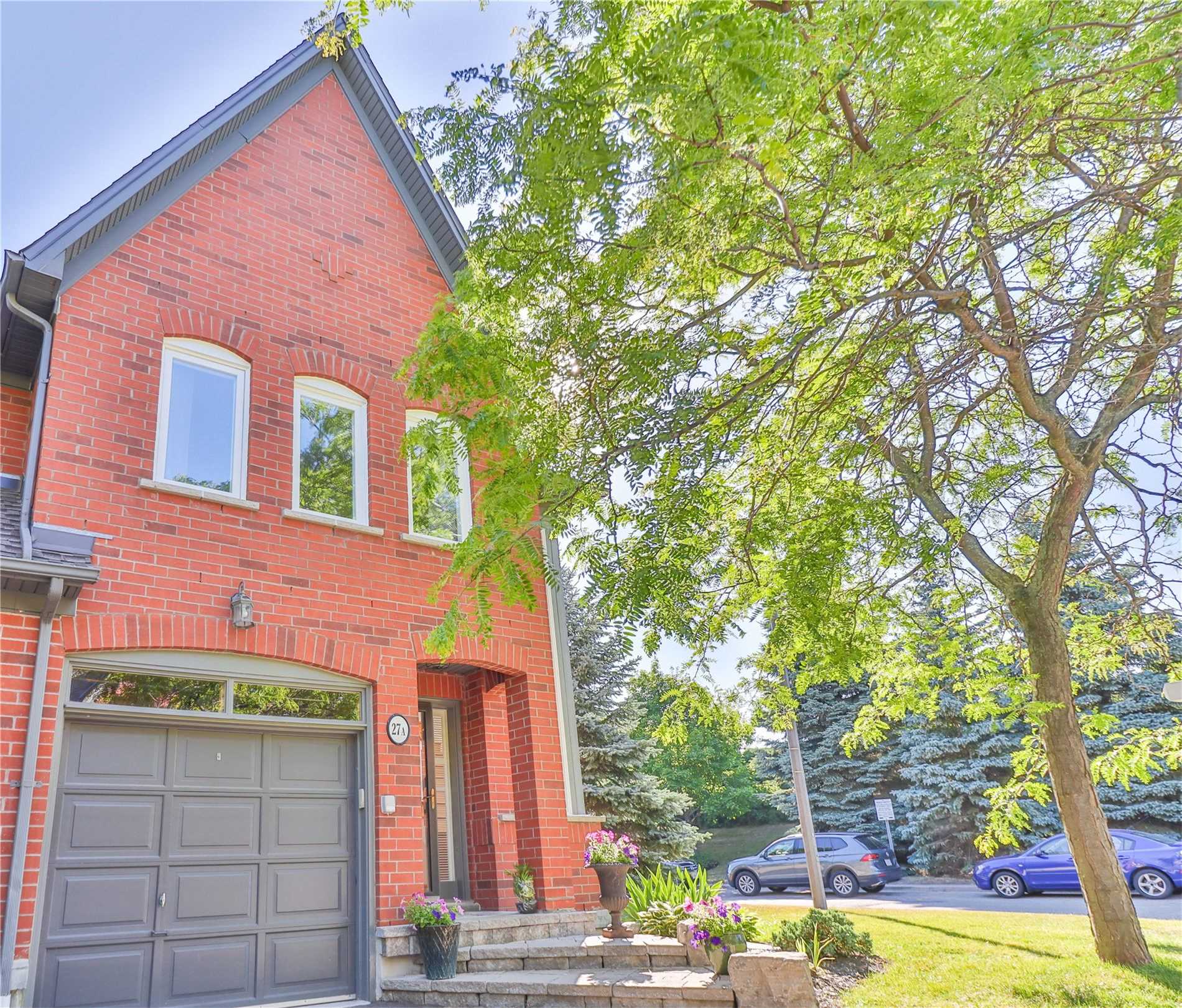 27A-1064 W Queen Street  