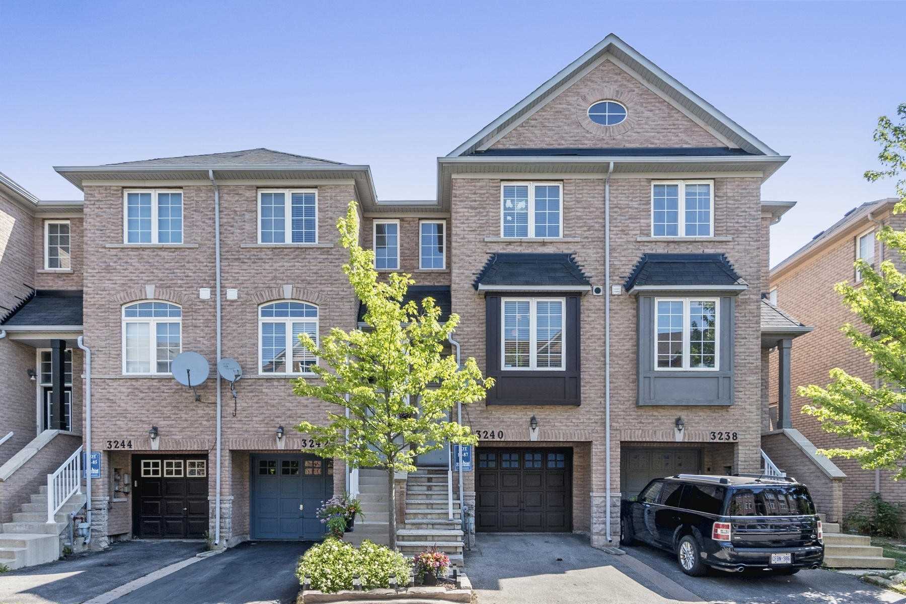 3240 Redpath Circ  