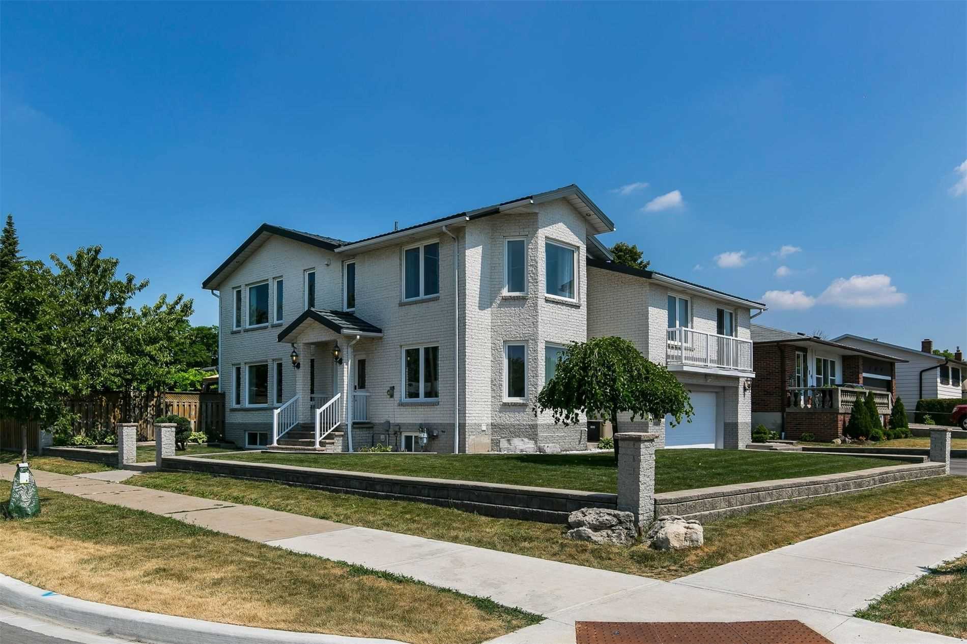 895 Forestwood Dr  