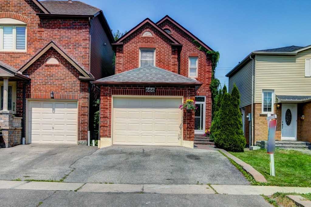 666 Galloway Cres  