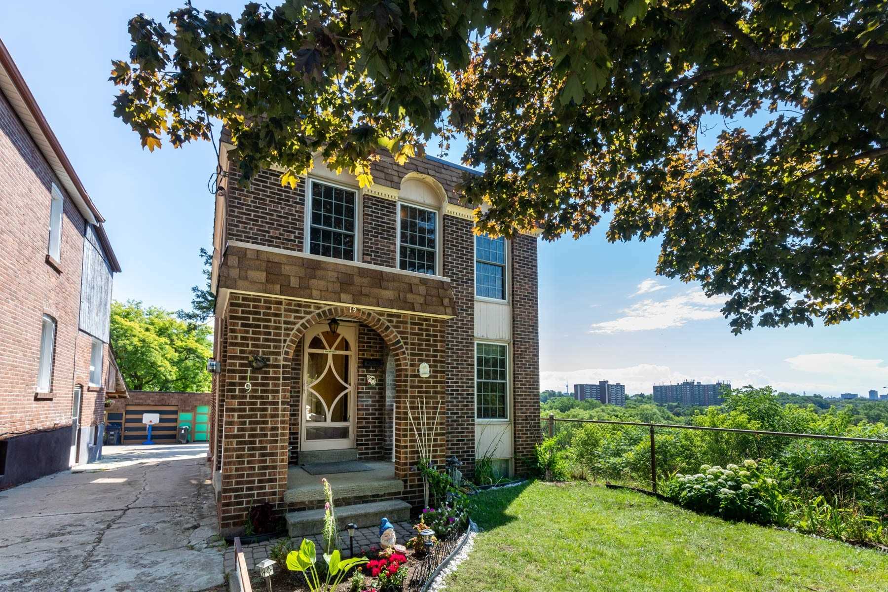 19 Arnold Ave  