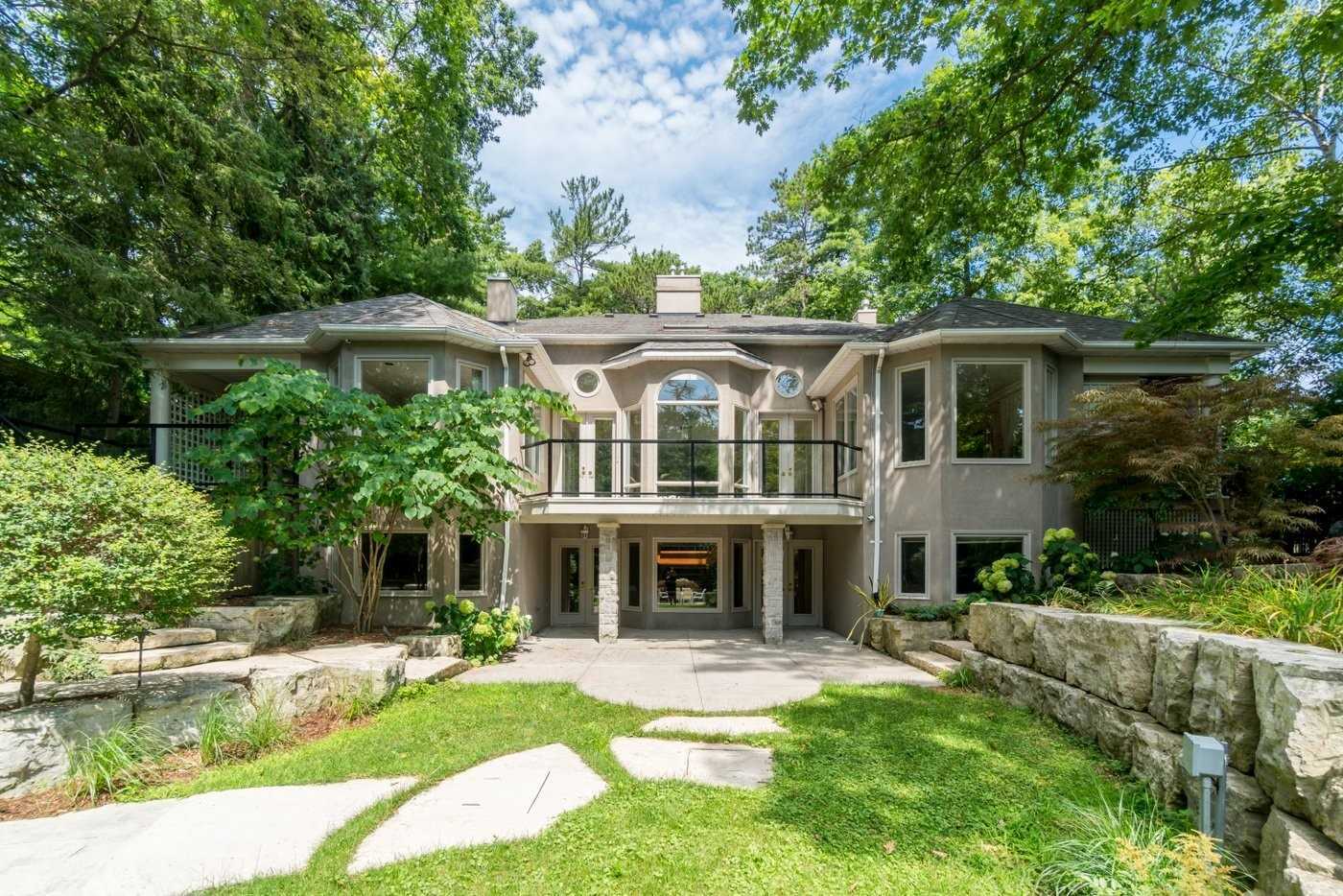 950 Whittier Cres  