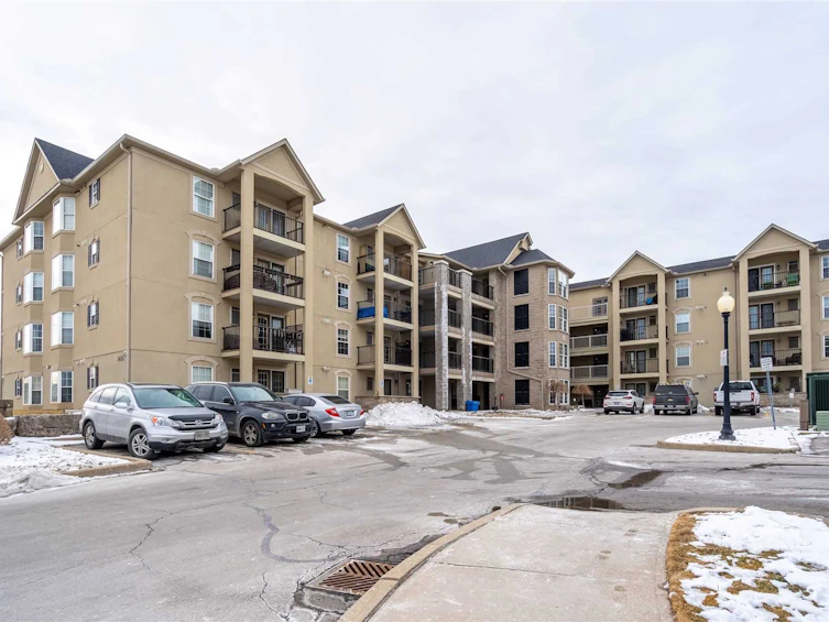 308-1451 Walker's Line, Burlington, ON, L7M 4P1