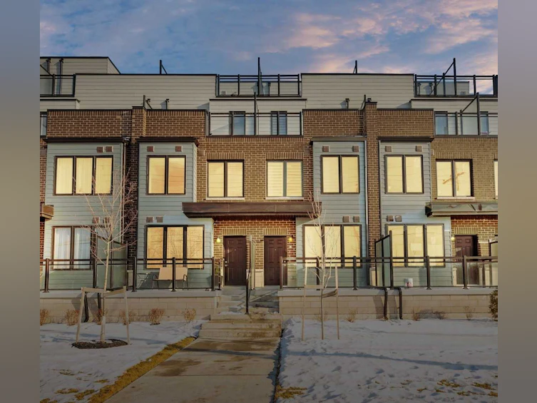 4-2212 Bromsgrove Road, Mississauga, ON, L5J 0B3