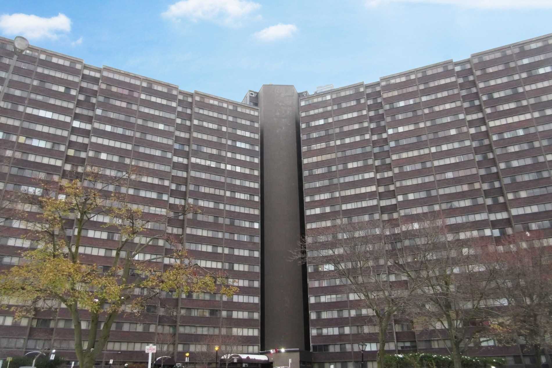 1801 - 11 Wincott Dr  