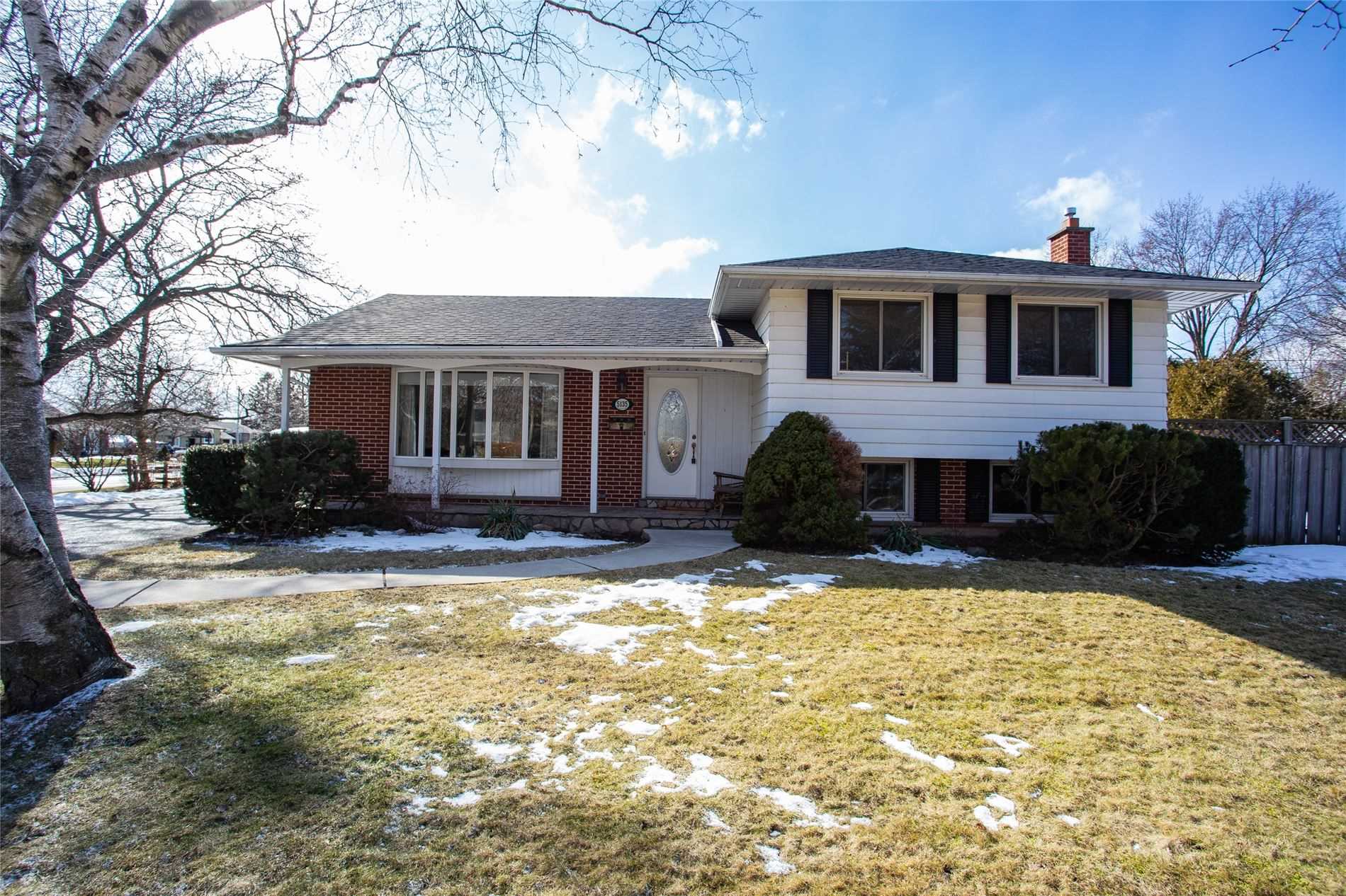 5135 Mulberry Drive, Burlington, ON, L7L 3P5