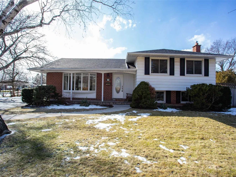 5135 Mulberry Drive, Burlington, ON, L7L 3P5