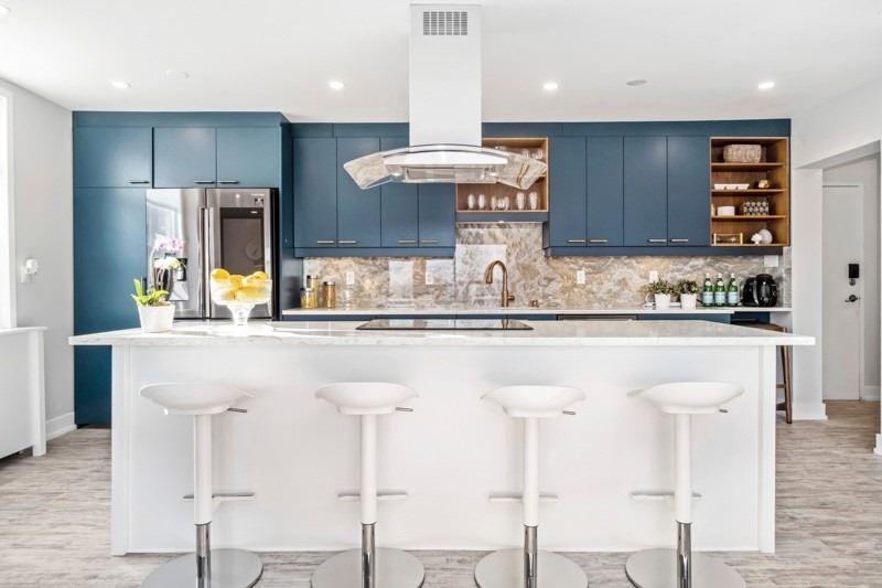 802 - 49 Queen St E  