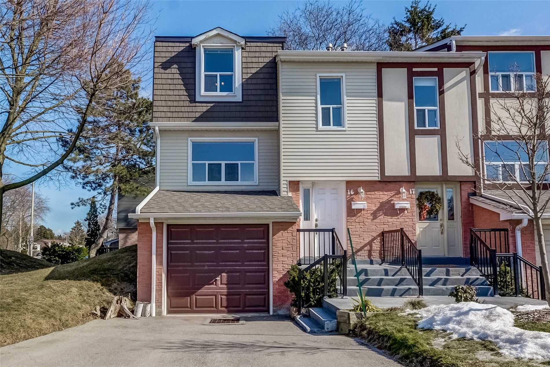 16 - 1050 Shawnmarr Rd  