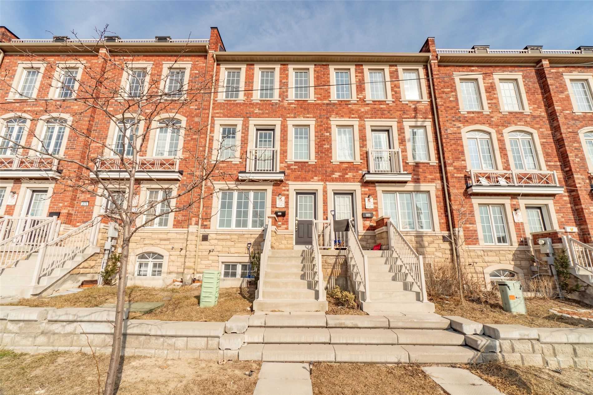 271 Torbarrie Rd  