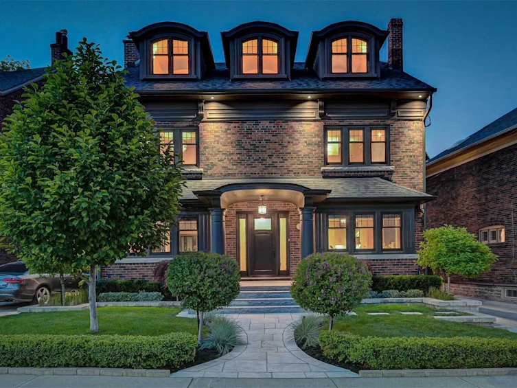 33 Kennedy Park Road, Toronto, ON, M6P 3H2