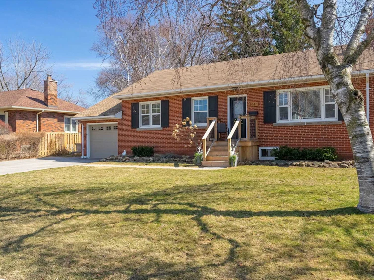 2048 Edinburgh Drive, Burlington, ON, L7R 2C9