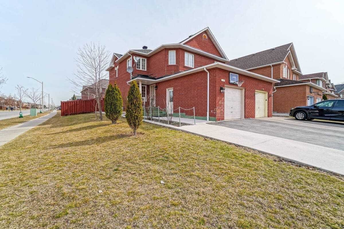 1138 Prestonwood Crescent, Mississauga, ON, L5V 2V3