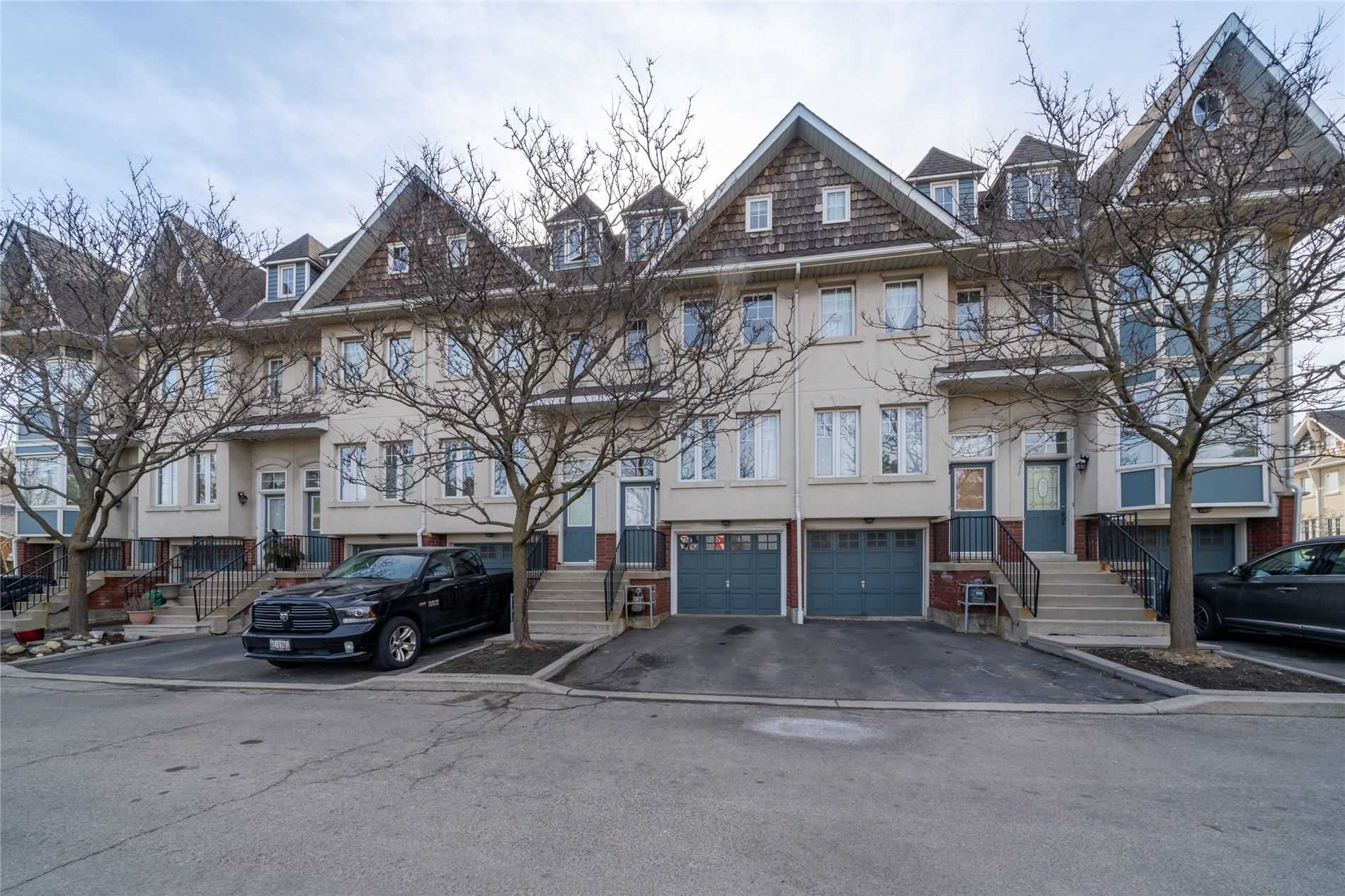 5 - 800 Dundas St W  