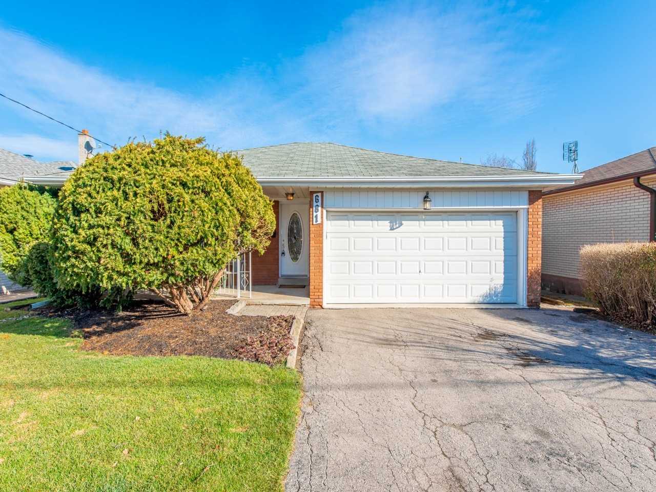 681 Netherton Cres  