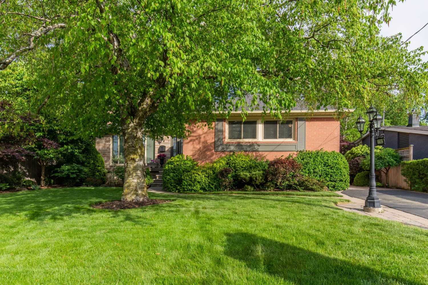 2282 Parkway Drive, Burlington, ON, L7P 1T1