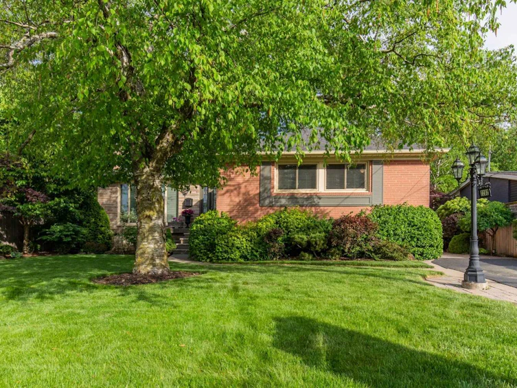 2282 Parkway Drive, Burlington, ON, L7P 1T1