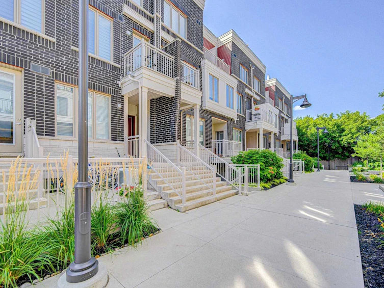 11-140 Long Branch Avenue, Toronto, ON, M8W 0A9