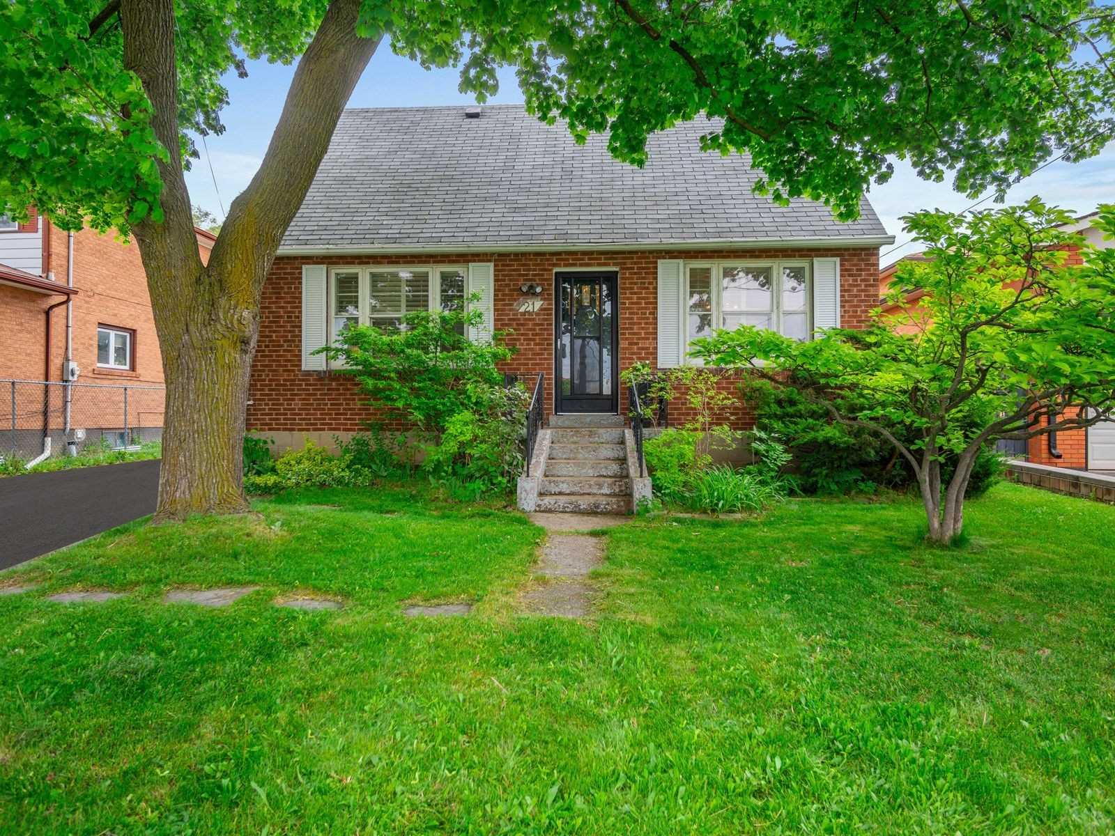 21 Highland Hill, Toronto, ON, M6A 2P7