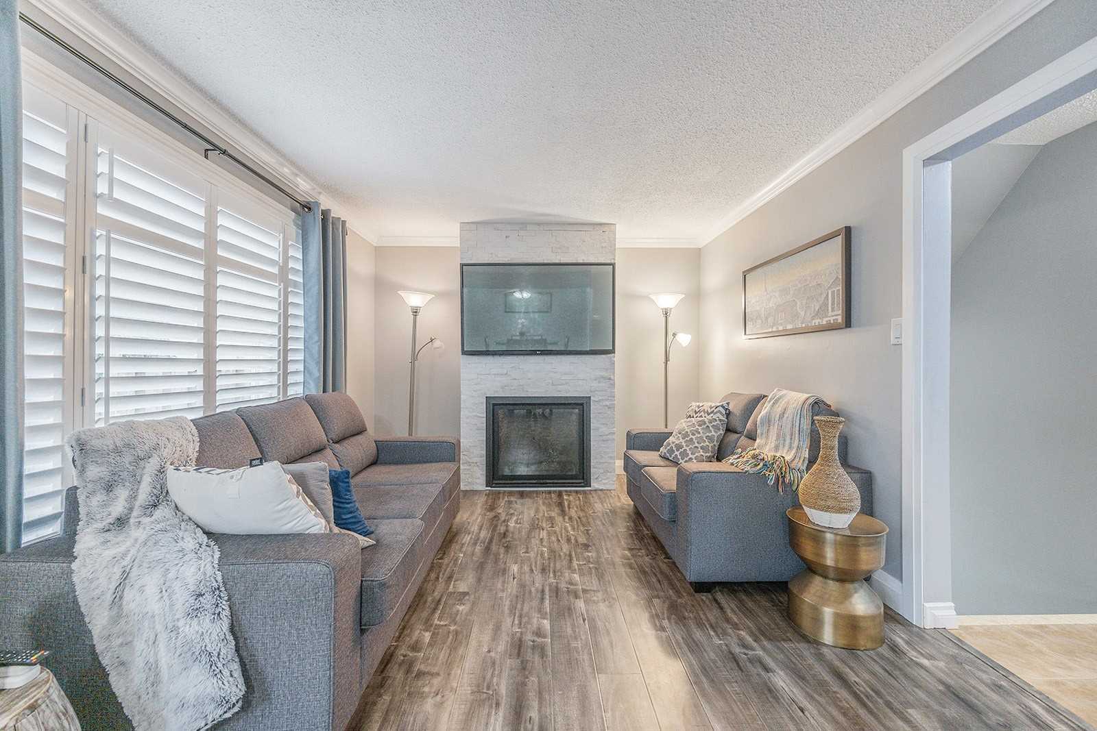 9 Grand River Court, Brampton, ON, L6S 2J8
