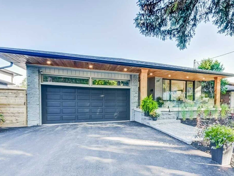 207 Edenbridge Drive, Toronto, ON, M9A 3G7