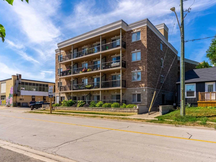 304-73 Washington Avenue, Oakville, ON, L6K 1W5