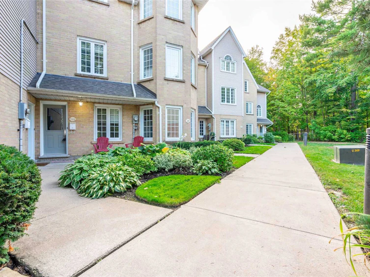 117-2110 Cleaver Avenue, Burlington, ON, L7M 3Z4