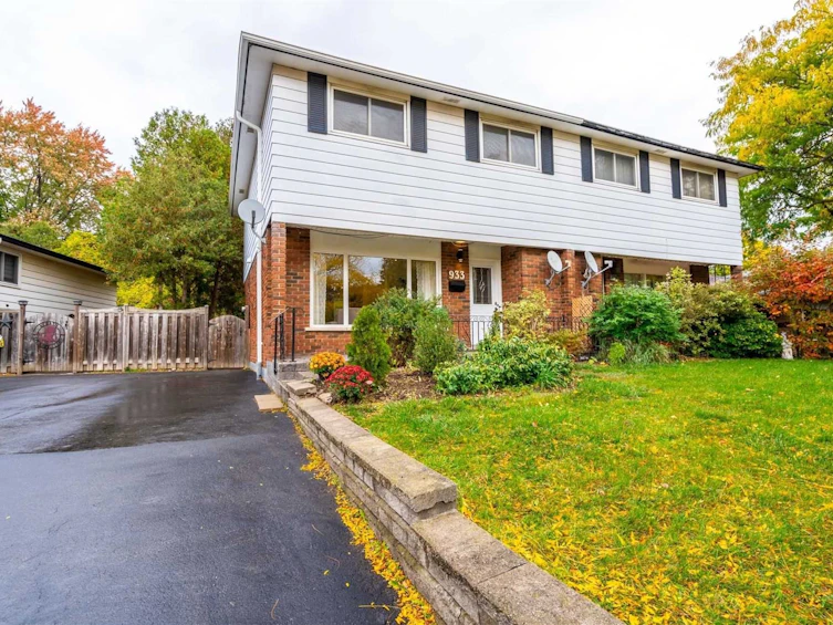 933 Francis Road, Burlington, ON, L7T 3Z1