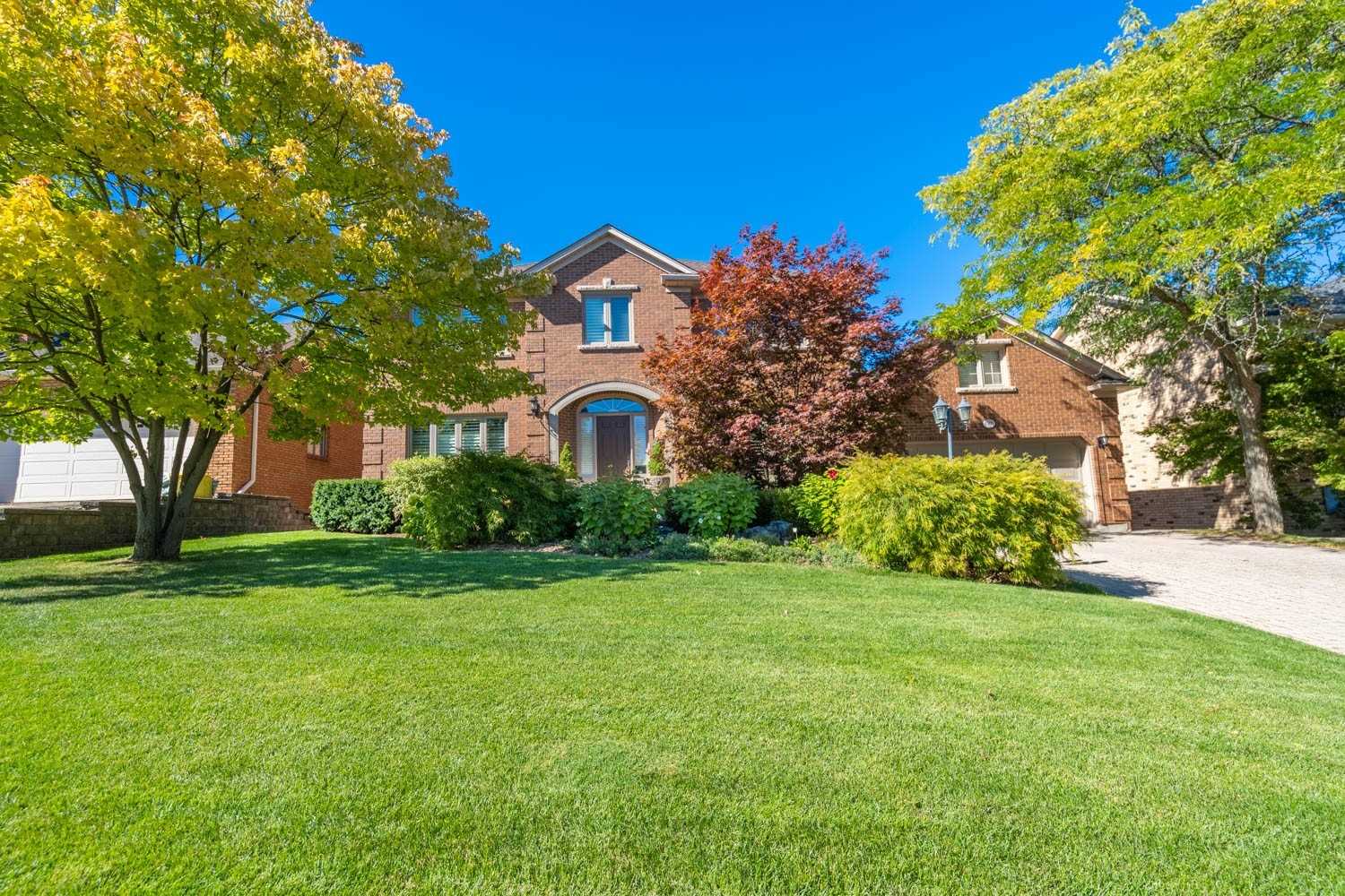 1305 Roseto Court, Burlington, ON, L7P 4L4