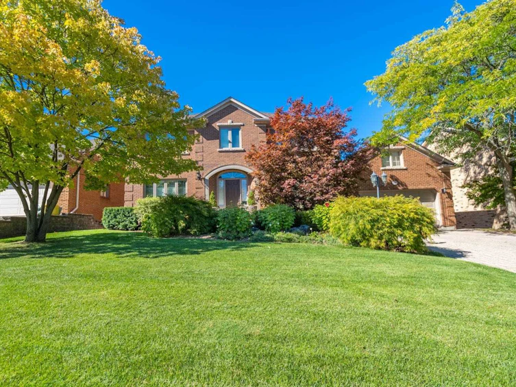 1305 Roseto Court, Burlington, ON, L7P 4L4