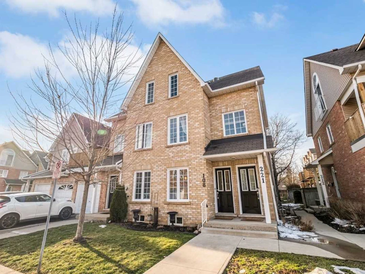 108-2075 Walkers Line, Burlington, ON, L7M 4G7
