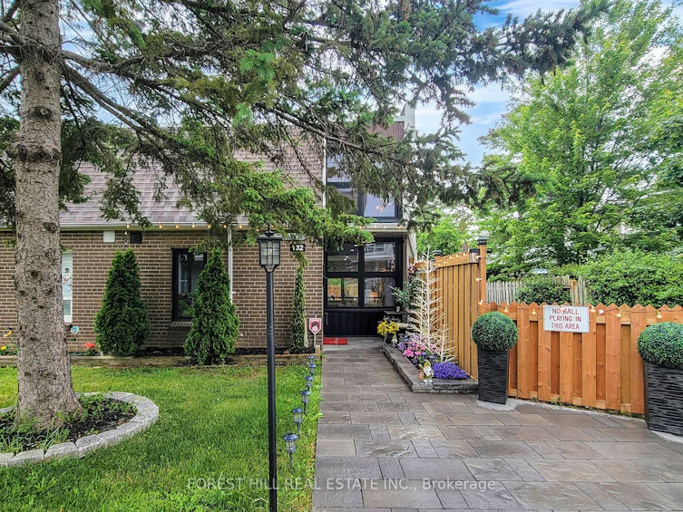 132-34 Venetian Crescent, Toronto, ON, M3N 2L8