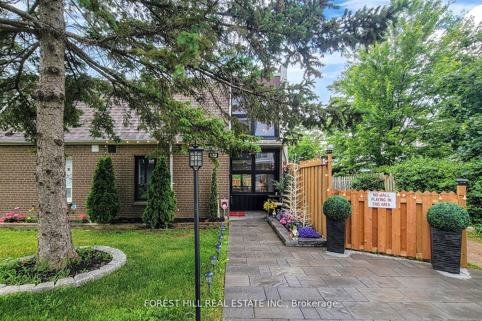 132-34 Venetian Crescent, Toronto, ON, M3N 2L8