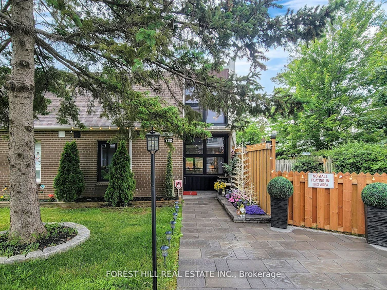 132-34 Venetian Crescent, Toronto, ON, M3N 2L8