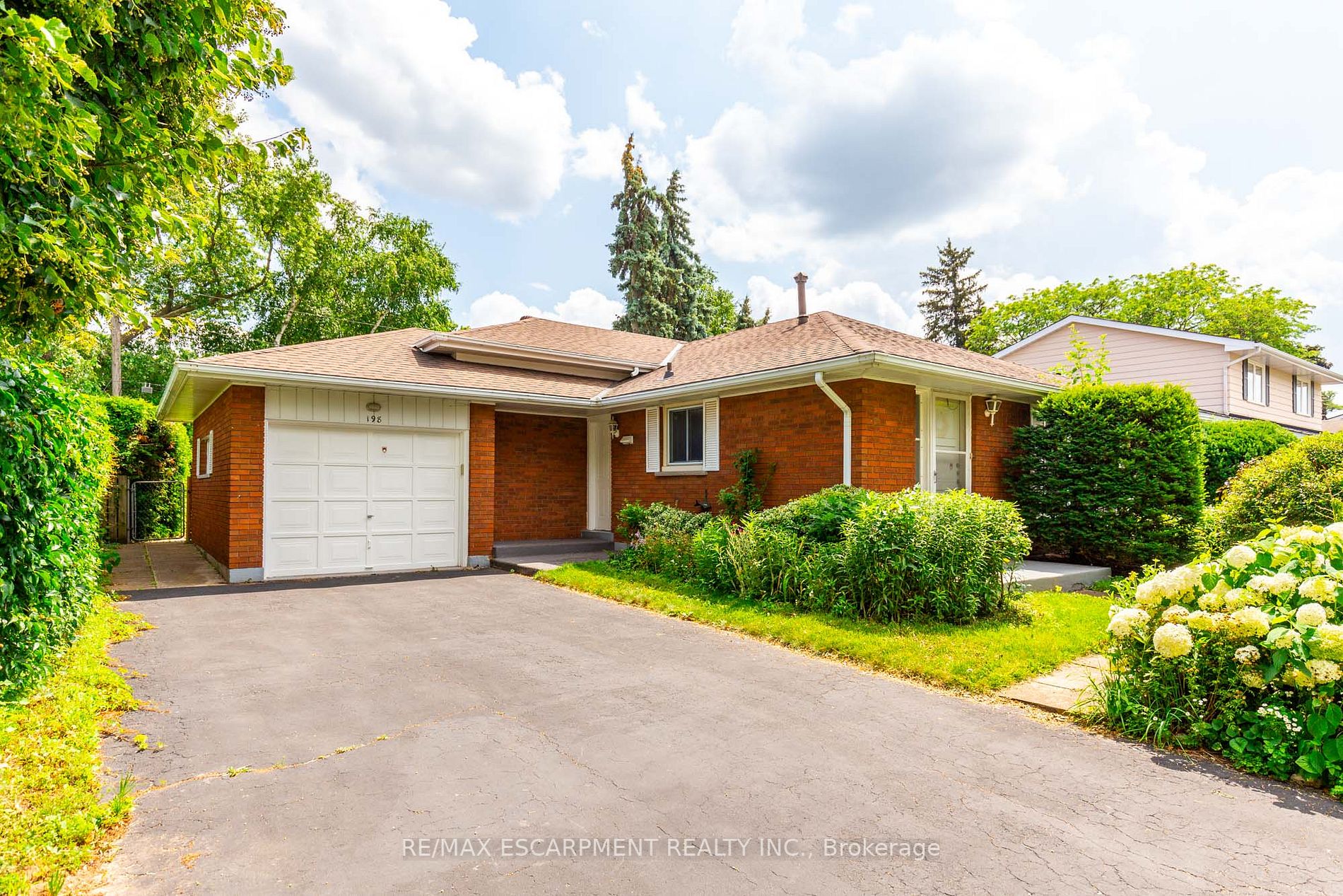 198 Barrymore Court, Burlington, ON, L7T 1B8