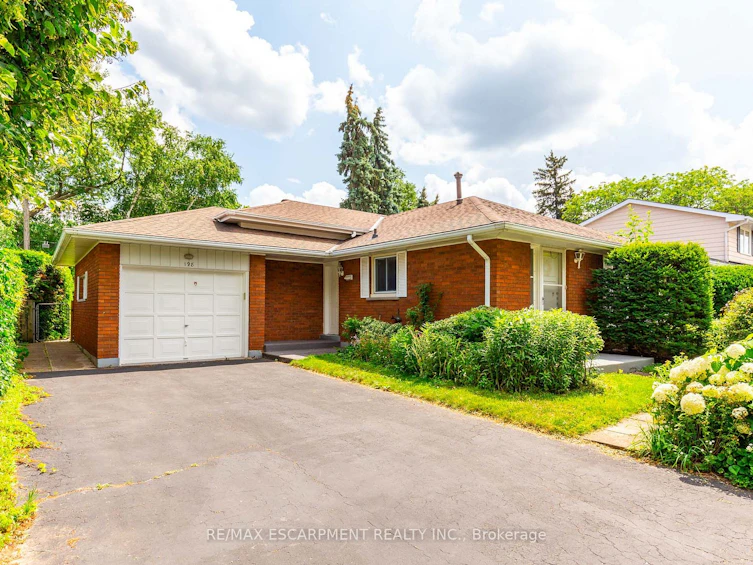 198 Barrymore Court, Burlington, ON, L7T 1B8