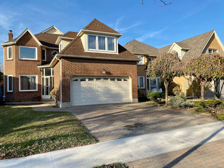 453 Camden Circ, Mississauga, ON, L4Z 2V7