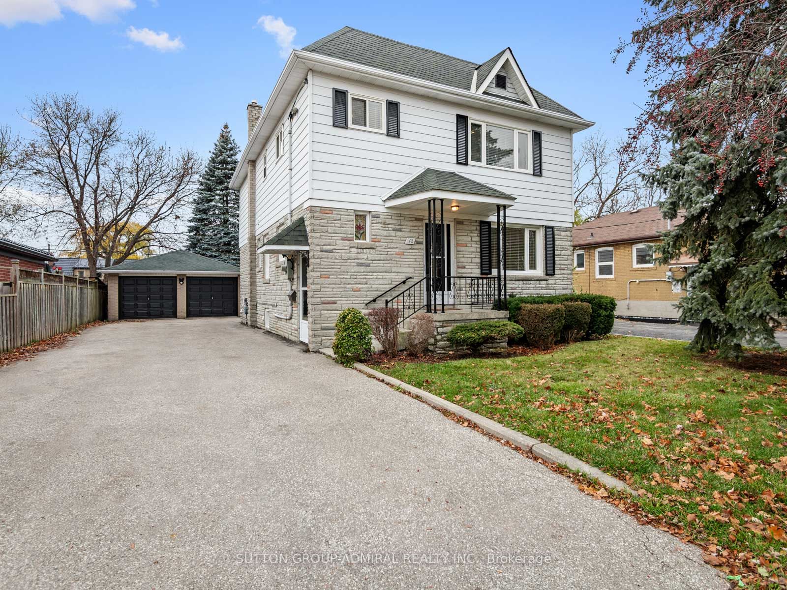 42 Lockerbie Avenue, Toronto, ON, M9N 3A2